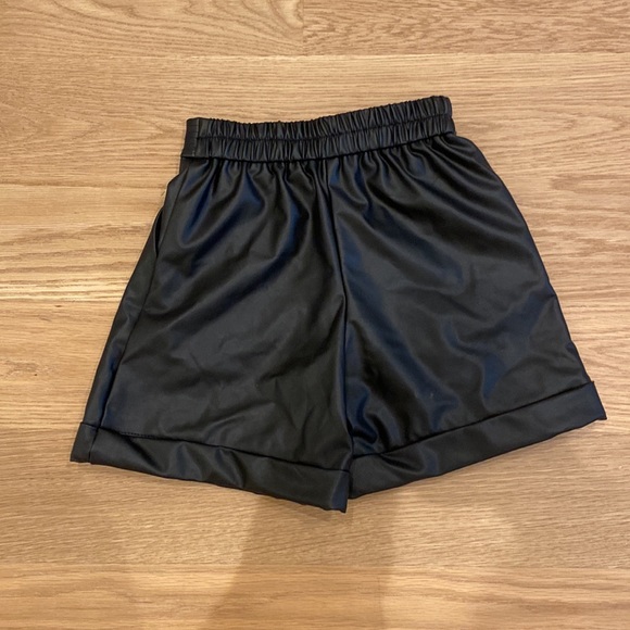Zara shorts leather, size 10, black. - Picture 2 of 2
